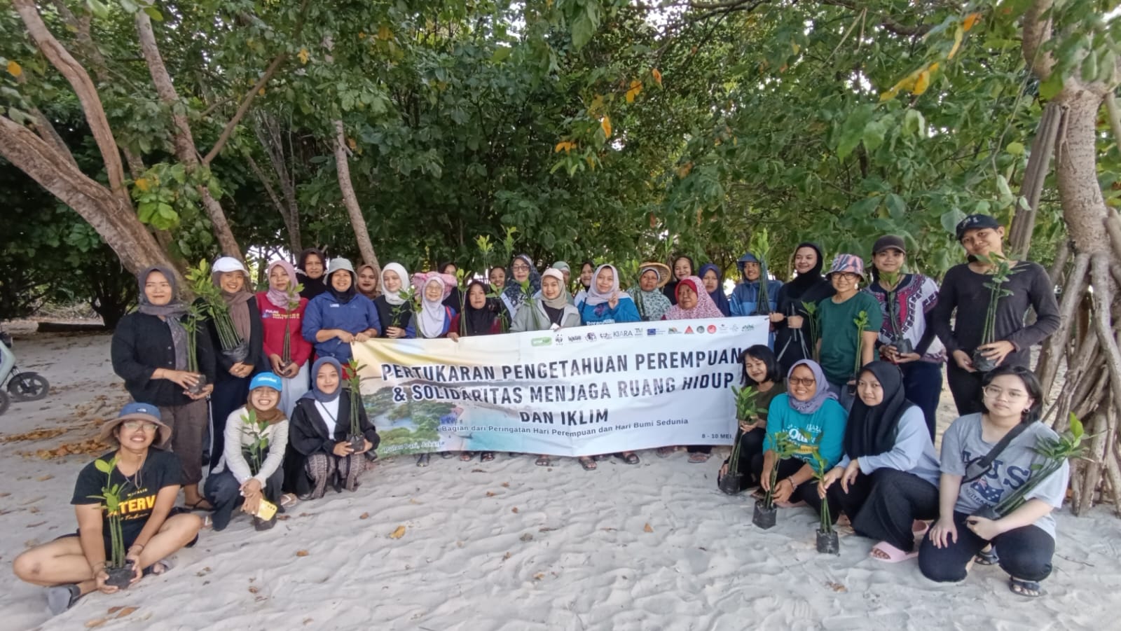 Read more about the article Pertukaran Pembelajaran Solidaritas Perempuan dalam Penghidupan di Pulau Pari